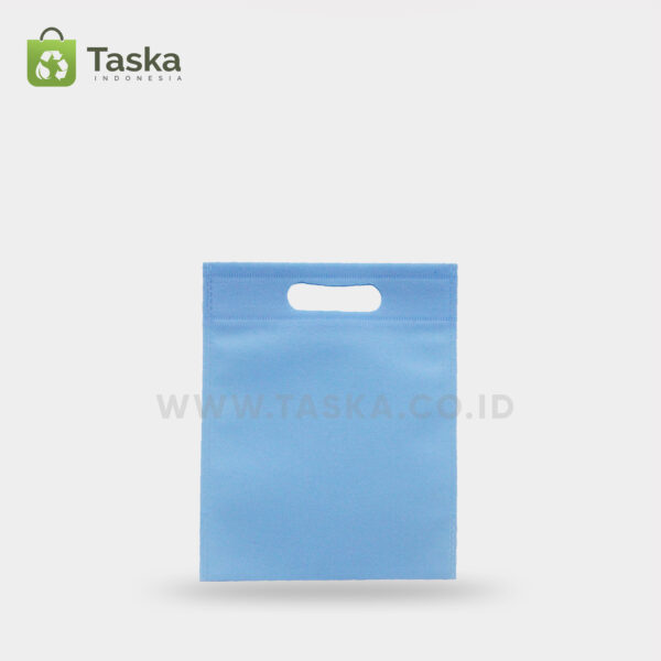 Tas Press Spunbond Oval – Biru Muda 20×25 Cm – Sisi Depan
