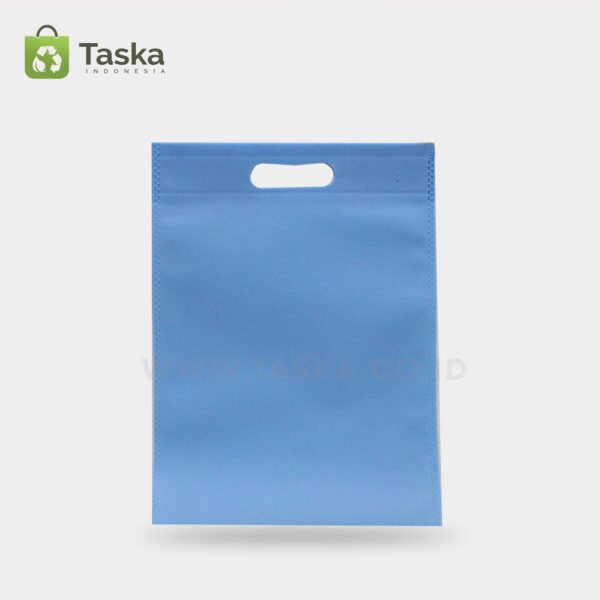Tas-Spunbond-Oval-Biru-Muda-30×40-Cm-Sisi-Depan
